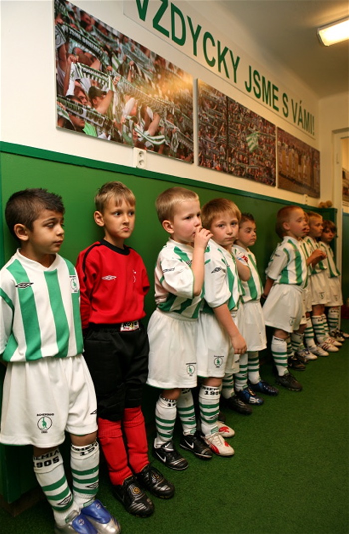 Malí Klokani čekají na své větší parťáky, chystá se nástup.