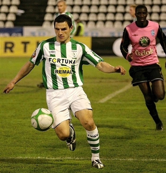 Josef Jindřišek zasahuje před Mendym