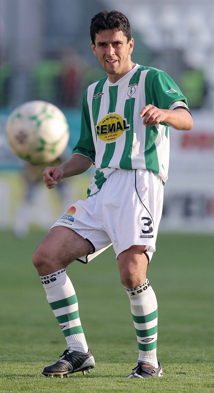 Pavel Lukáš v obranném zákroku.