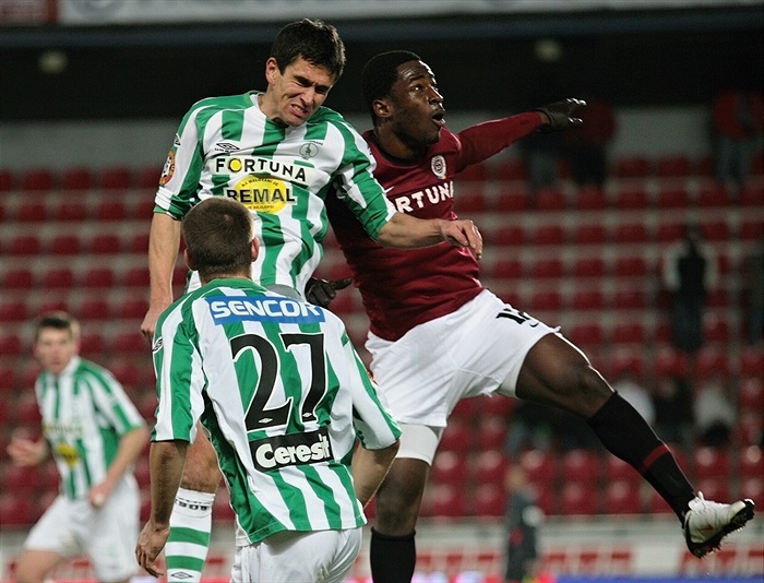 Hlavičkový souboj Lukáše s Wilfriedem