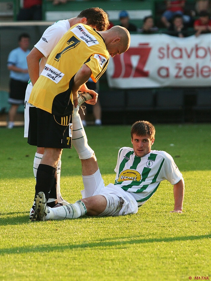 Mnozí hráči končili zápas v křečích.