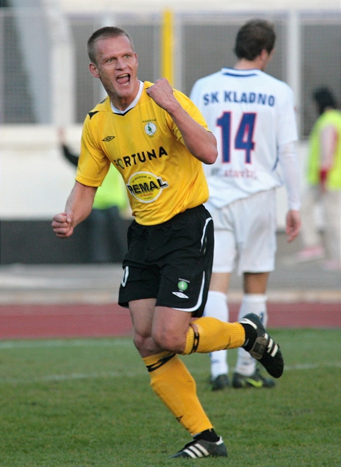 Slezi se raduje z rozhodujícího gólu.