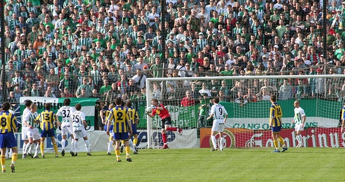 První Havránkův zákrok proti Barteskově střele.