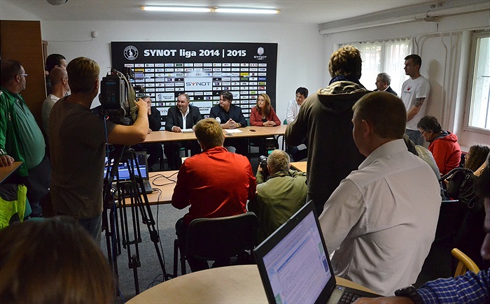 Tisková konference v Ďolíčku