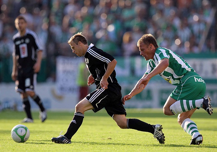 Slezi dotírá na soupeře.