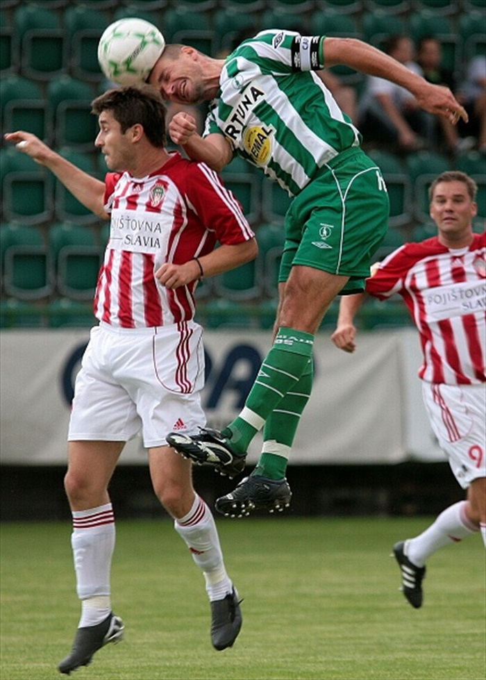 Marek Nikl ve výskoku.