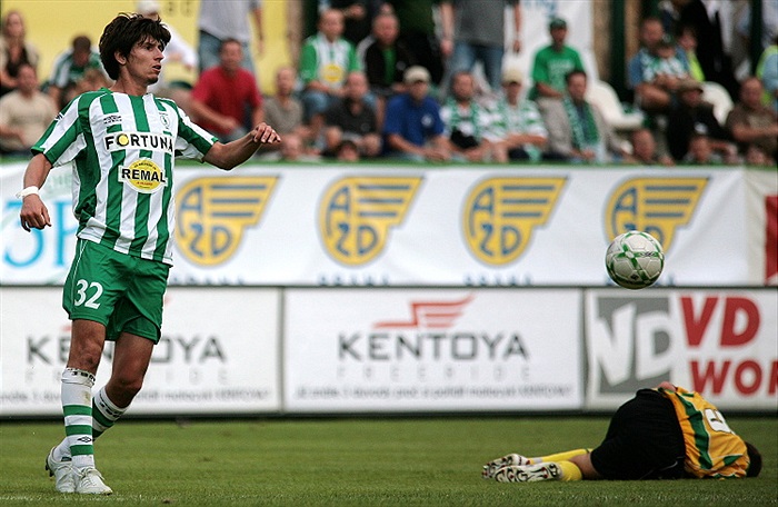 Adam sestřelil protivníka.