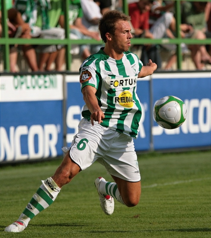 Jan Štohanzl zpracovává balón.