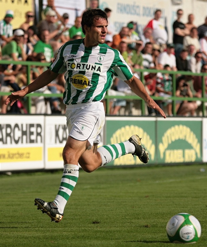 Josef Jindřišek v ofenzivním ataku.