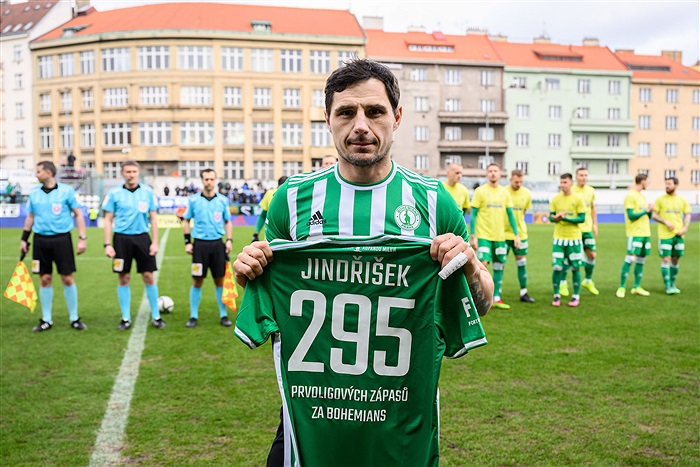 Josef Jindřišek s památečním dresem