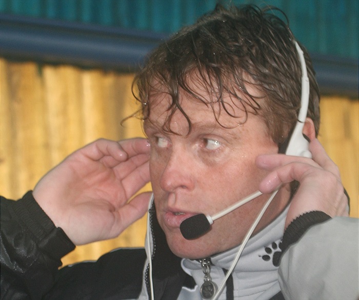 Trenér Zbyněk Busta odpovídá po utkání pro Rádio Bohemka.