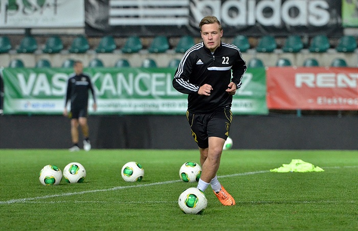 Předzápasový trénink za umělého osvětlení