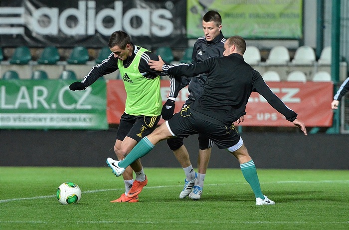 Předzápasový trénink za umělého osvětlení