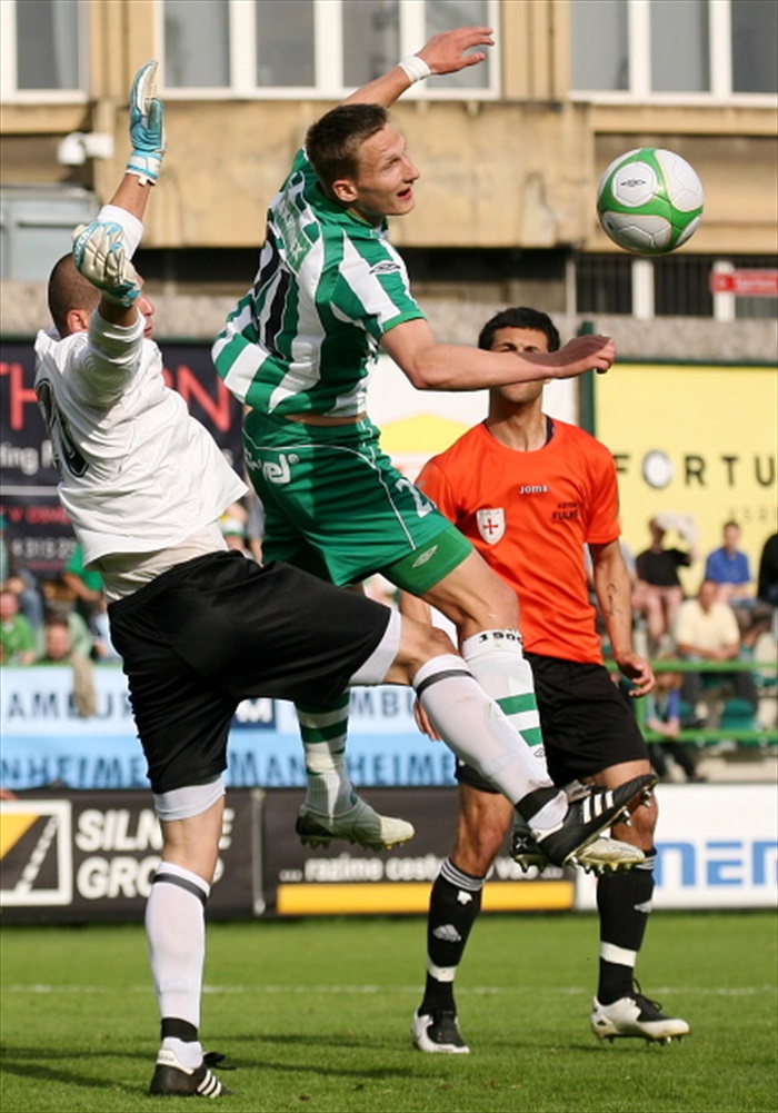 Škoda se vrhá do zakončení.