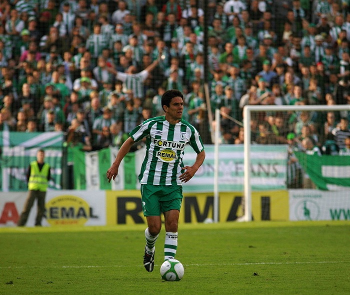 Pavel Lukáš s kotlem v zádech.