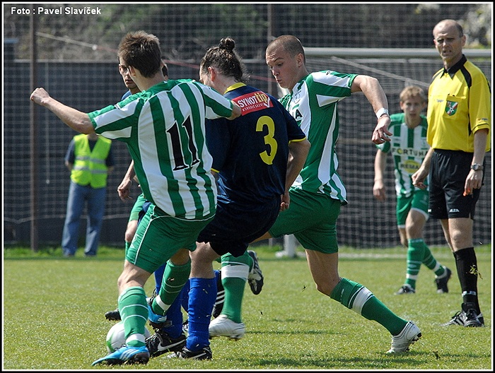 Formáček s Nešporem napadají rozehrávku soupeře