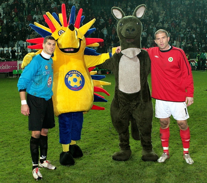Maskoti a brankáři.