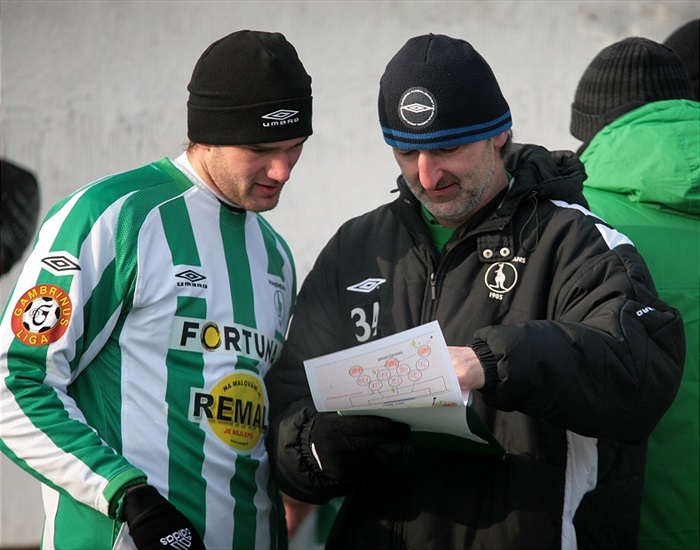 Pavel Medynský udílí pokyny Martinu Csehovi