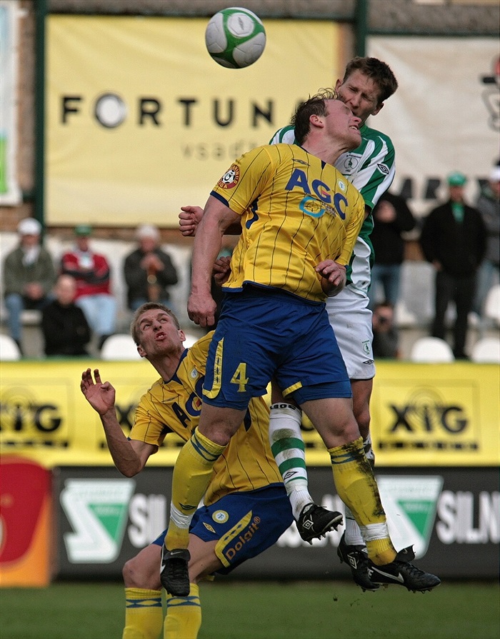 Milan Škoda proti přesile, hlavička skončí na tyči