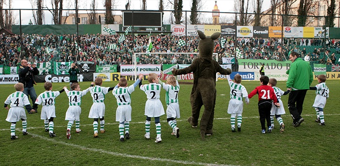 Děkovačka přípravky 2003 s kotlem