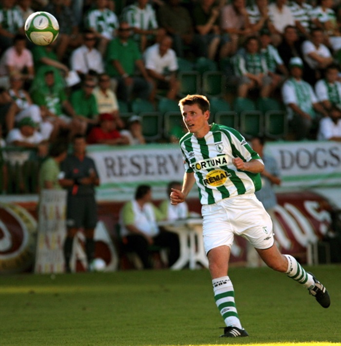 Hlavičkující Jirka Rychlík.