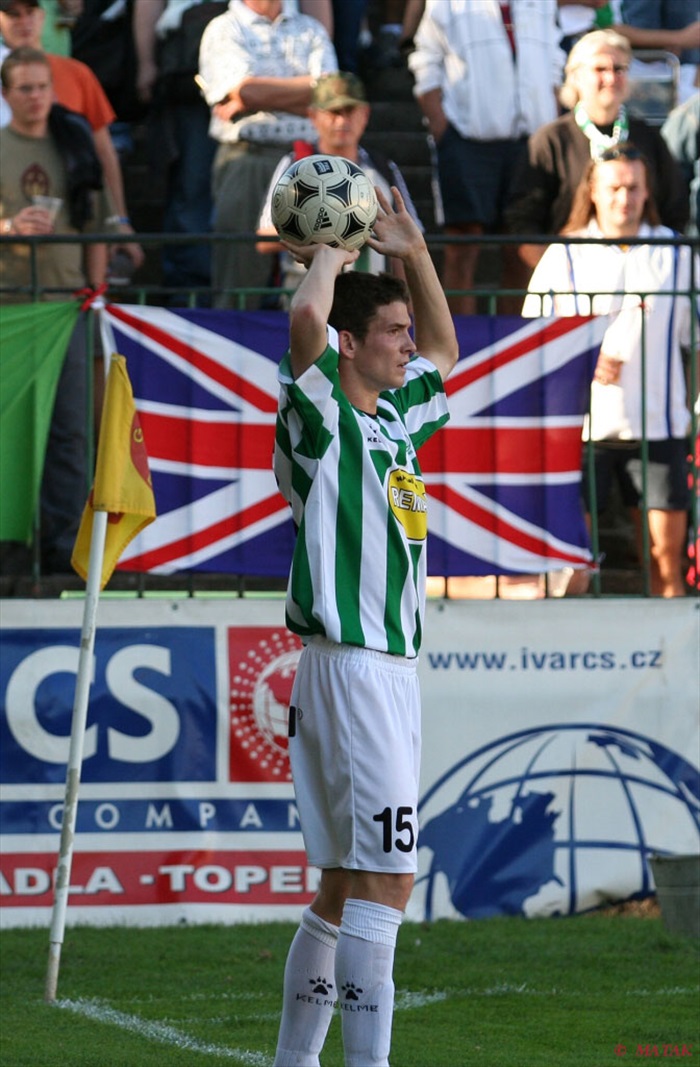 David Bartek vhazuje aut, B1905 - Čáslav [24.9.2006]