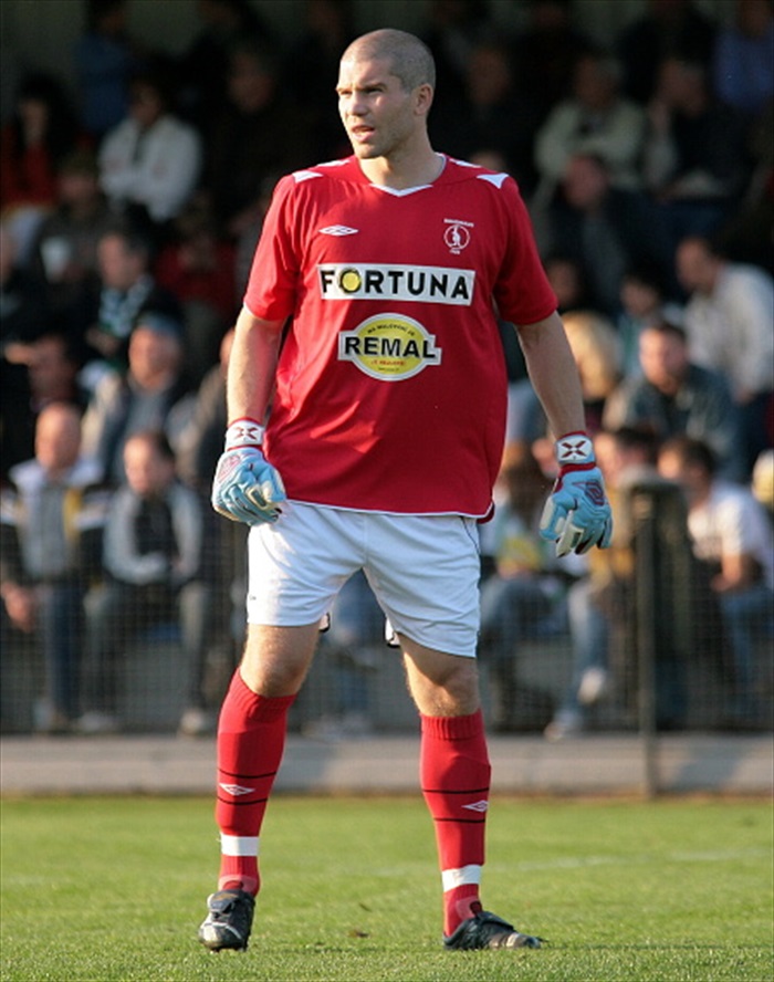 Sňozík kontroluje hru.