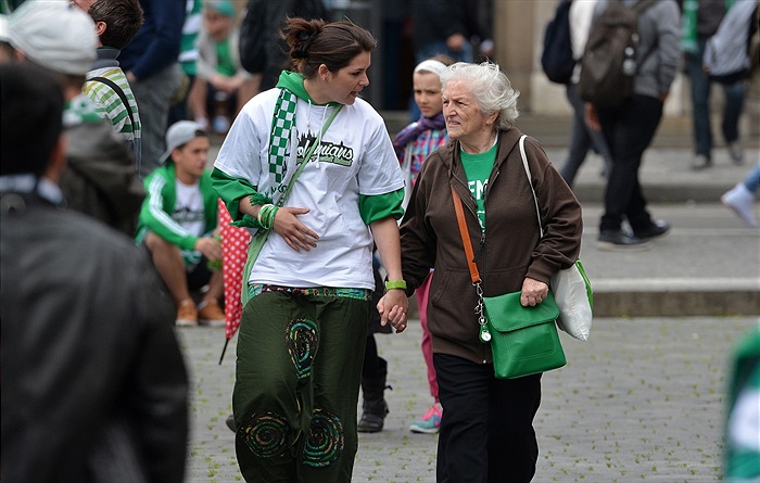 Pochod fanoušků od Magistrátu na Letnou