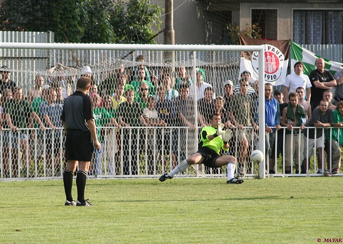 Čtvrtou penaltu série Martin Charvát dokázal zlikvidovat.