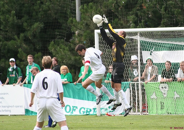 Ani kapitán se neprosadil.