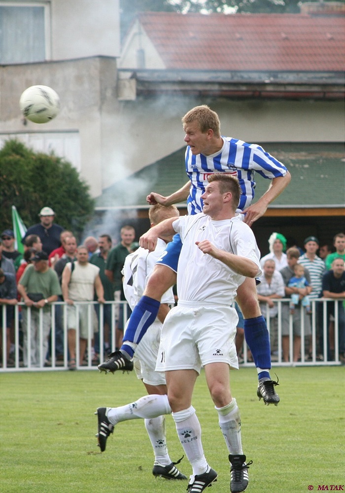 Na malém hřišti docházelo k množství osobních soubojů