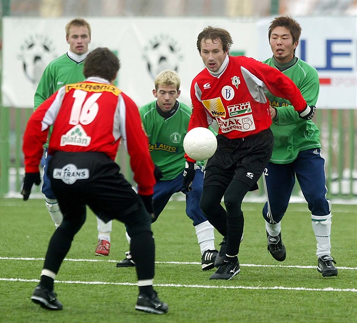 Kamil Novotný, David Šefrna a Keita Tsuchiya sledují jabloneckého Vodehnala