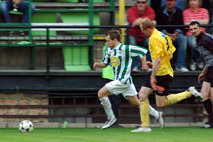 Martin Kotyza proniká po pravé straně