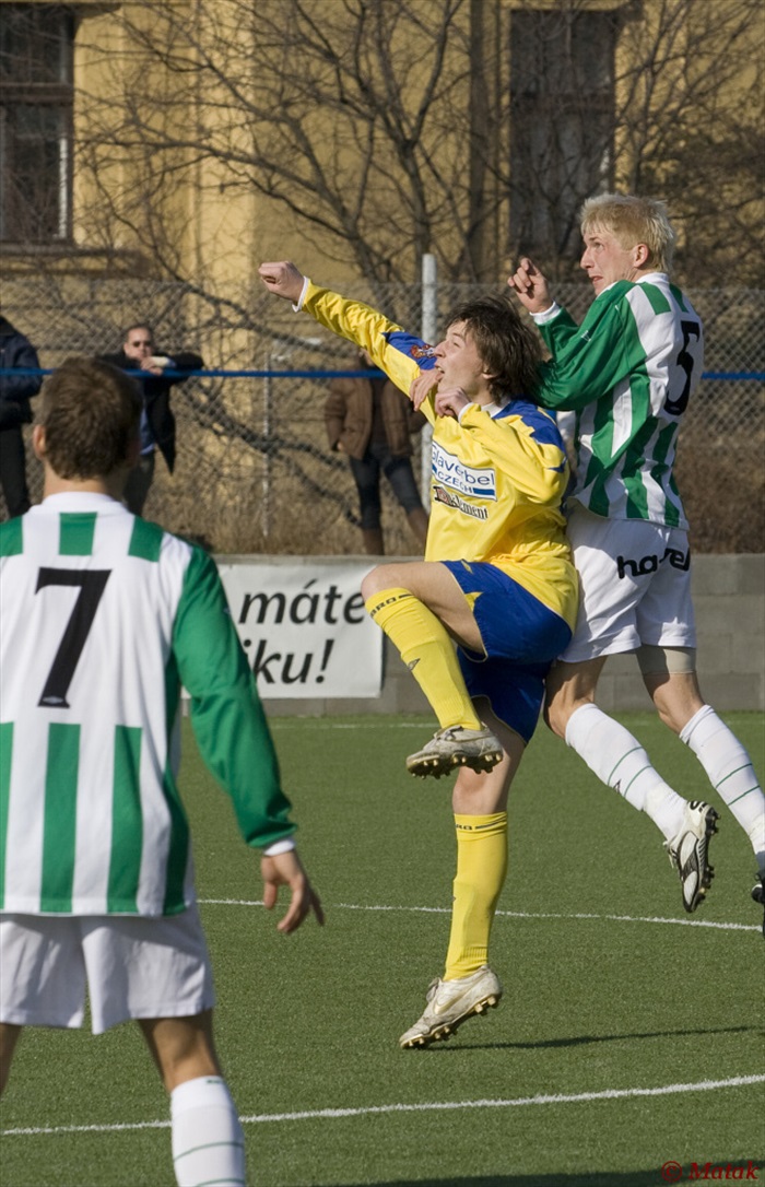 Michal Pávek v hlavičkovém souboji