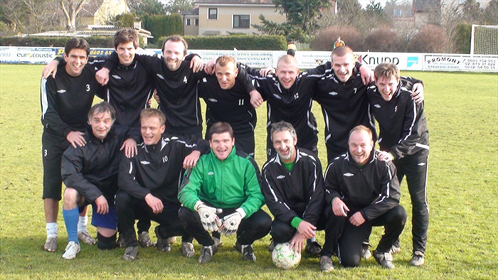 Mužstvo "starých" i s Ivanem Trojanem.