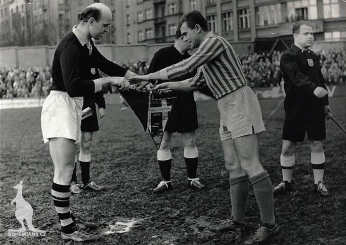 Kapitán Klokanů František Fiktus při Velikonočním turnaji 1961.