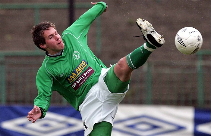 Karate v podání Koukala (Bohemians - Drnovice, jaro 2004)