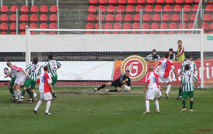 Martin Charvát likviduje šanci Slavie (Slavia B - B1905)