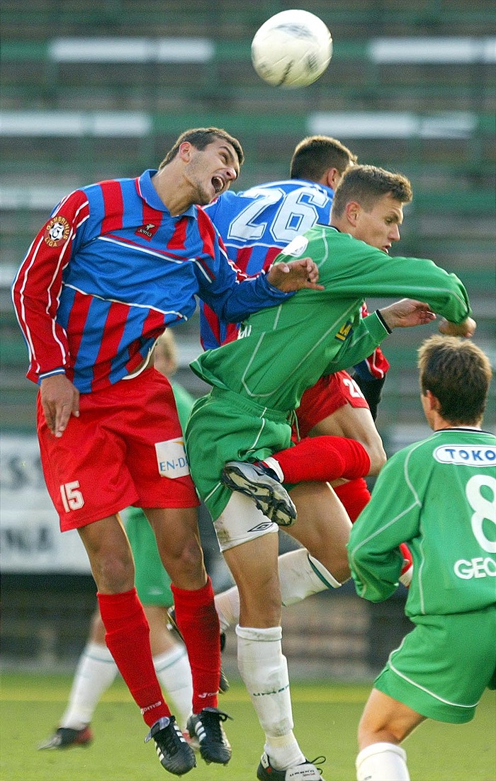 Ondřej Švejdík v souboji s vysokým Blahou