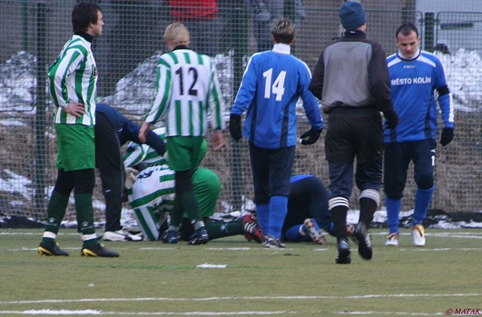 Po srážce se soupeřem musel Tomáš Knap střídat.