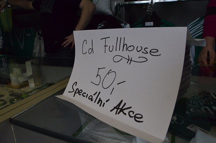 Jan Moravec prodával ve fanshopu