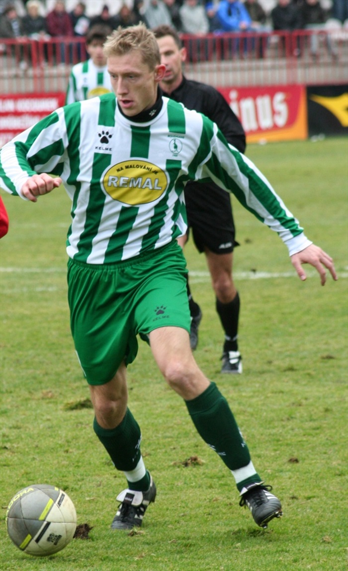 Tomáš Kulvajt přišel na hřiště těsně před koncem. (foto: Hanička)