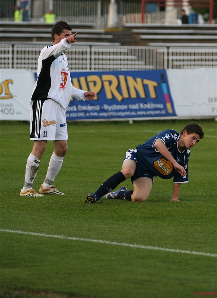 David Bartek je sice na zemi, ale nakonec se radovali hosté.