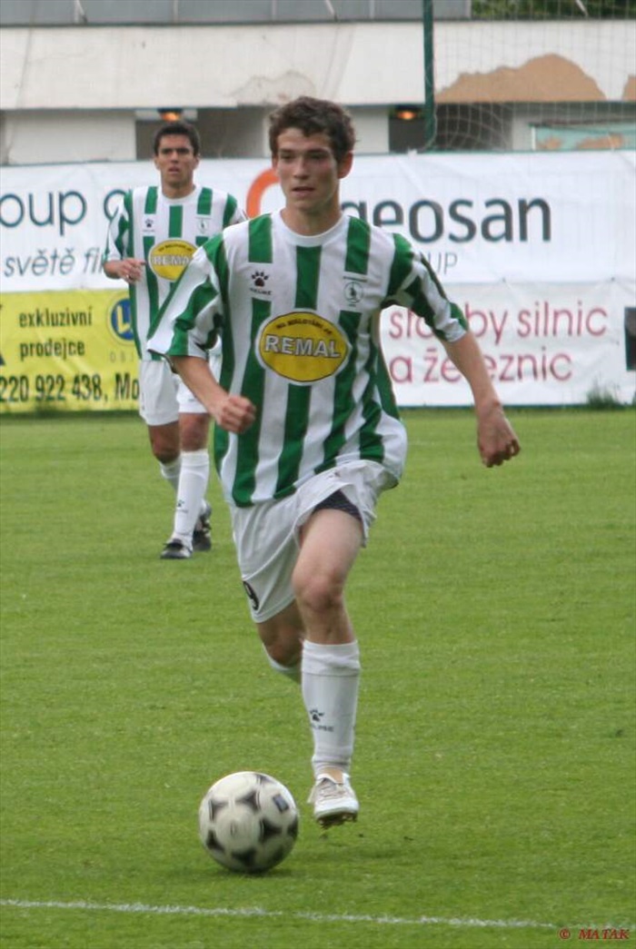 David Bartek postupuje s míčem