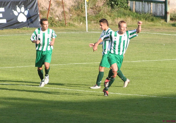 Dalibor Slezák se raduje z druhého gólu.