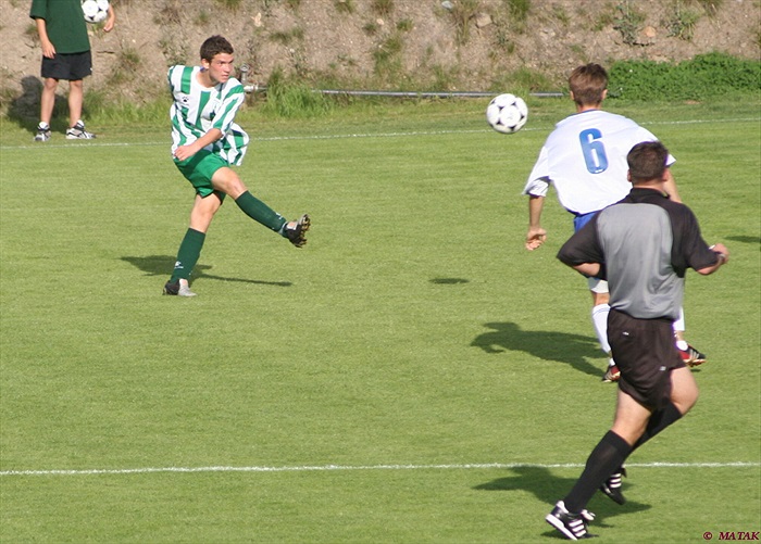 Debut Davida Barteka málem ukončil nešetrný zákrok čáslavského obránce.