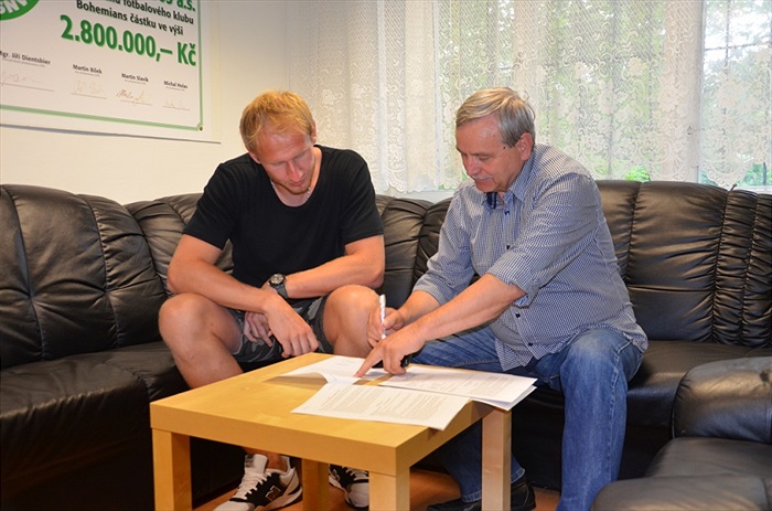 zlamal_podpis_smlouva