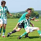 K. Radimský (9) v tuhém souboji s Turečkem. Přihlíží J. Káš (14) 