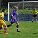 BOH - DUKLA  1:0   Petr Kalaš zachraňuje před dotírajícím Entnerem. Situaci bedlivě sleduje golman Jakub Kondelík