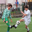 Jakási "skočná" v podání Dominika Fiala a libušského obránce